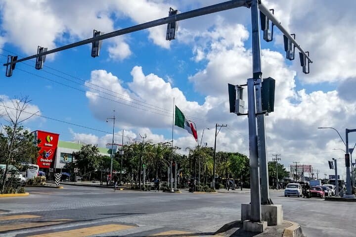 Half-Day Private Cancun Shopping Tour — Mercado 28, Plaza La Isla & Playa Delfines photo 5