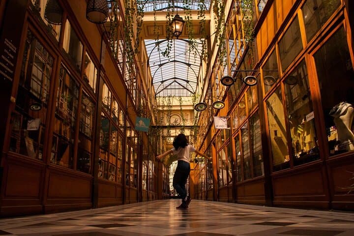 Paris Private Photoshoot and Shopping Tour — Eiffel, Louvre & Designer Outlets photo 2