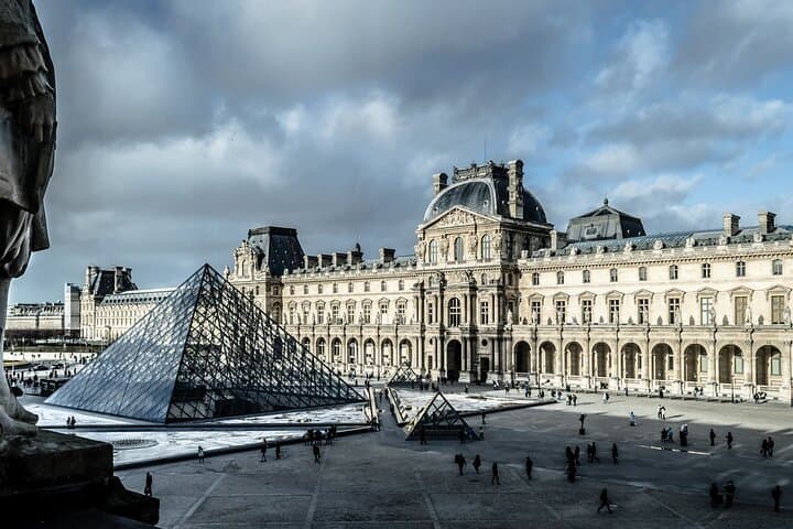 Paris 4-Hour Panoramic Tour with an Expert Driver photo 2