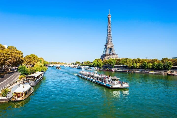 Quick Paris Essentials: Eiffel Photo Walk & One-Hour Seine Cruise with CDG Pickup photo 2
