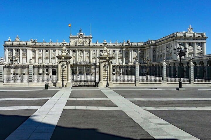Self-Guided Mystery Walk at Madrid Royal Palace — Solve a True-Crime Urban Trail