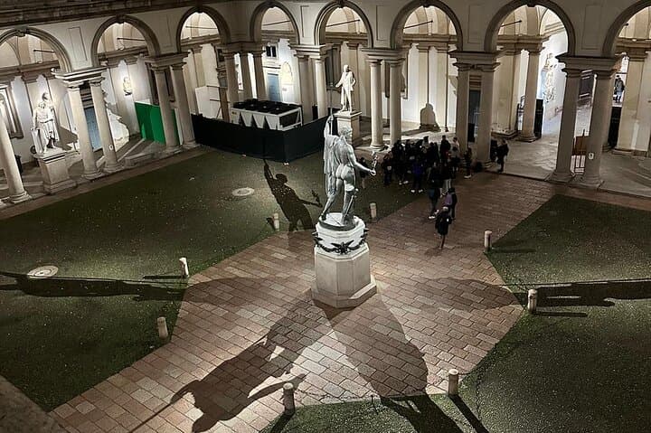 Milan Private Tour: Highlights and Hidden Gems (3-hour Walking Experience) photo 5