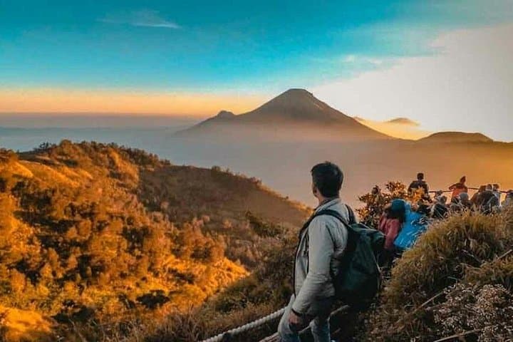 Sikunir Sunrise at Dieng Plateau: Full-Day Tour from Yogyakarta