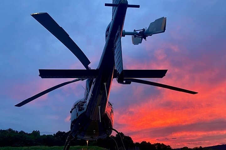 Private NYC Helicopter Proposal Tour with Champagne & Photographer photo 3