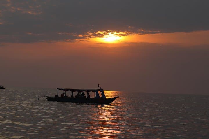 Kompong Phluk Floating Village: Tonle Sap Boat Visit & Stilt-House Village Experience