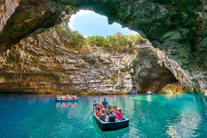 Kefalonia Full-Day Guided Tour: Myrtos, Melissani & Drogarati Highlights