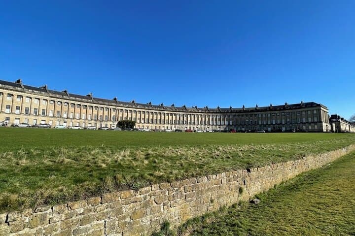 Bath Public Walking Tour & Guided Visit to Bath Abbey photo 4