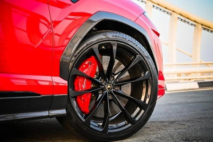 Drive a Lamborghini Urus in Dubai – Full-Day Super-SUV Rental Experience photo 3