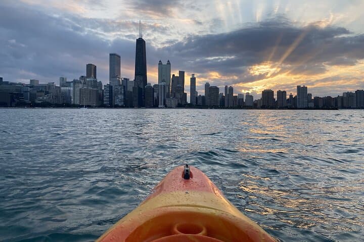 Paddle Chicago’s Lake Michigan: Kayak Rentals at Ohio Street Beach photo 3