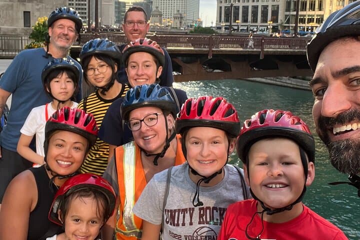 Explore Chicago’s Iconic Sights and Flavors on a Family-Friendly Bike Tour photo 2