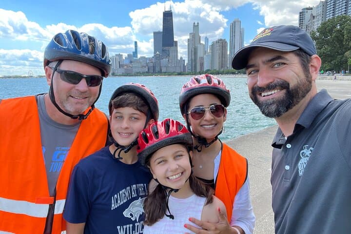 Explore Chicago’s Iconic Sights and Flavors on a Family-Friendly Bike Tour photo 6