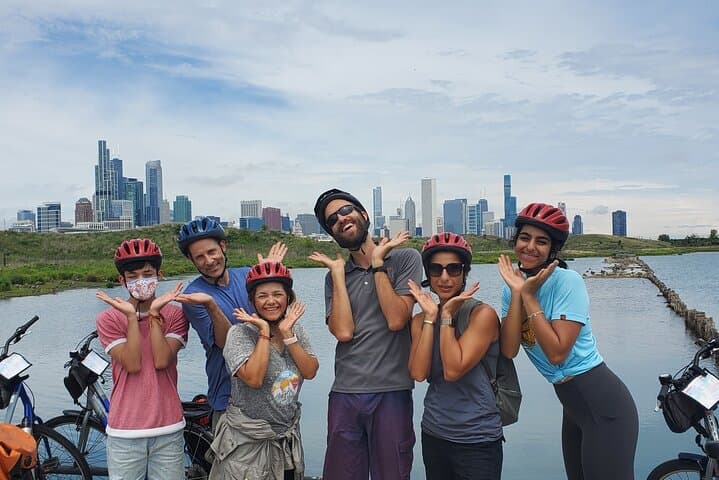 Explore Chicago’s Iconic Landmarks on the Ultimate City Bike Tour photo 6