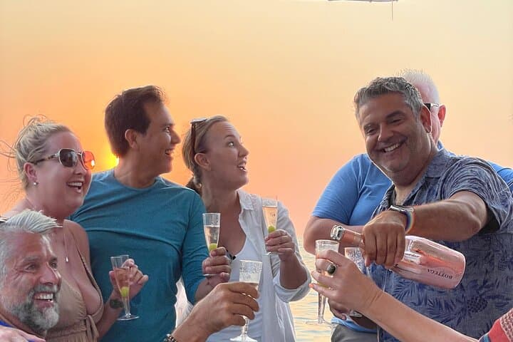 Puerto Vallarta Luxury Sunset Cruise: Yacht Tour of Bay of Banderas