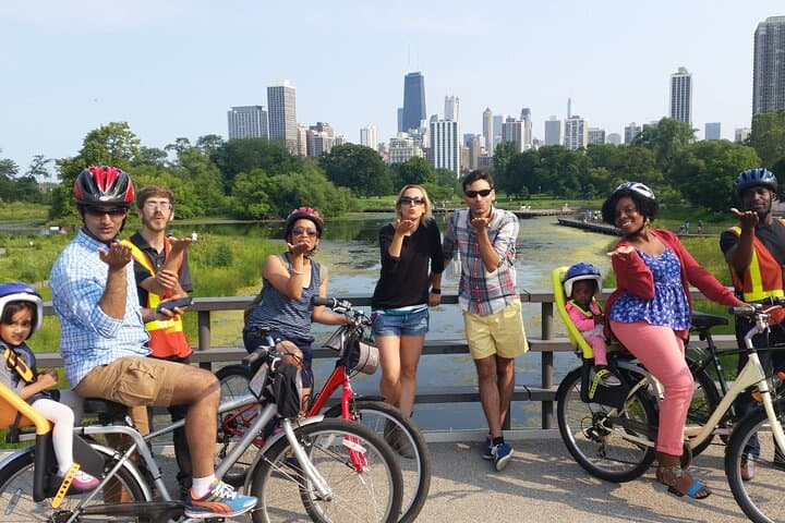 Exploring Chicago’s Lakefront Neighborhoods by Bike: A 3-Hour Urban Adventure photo 4
