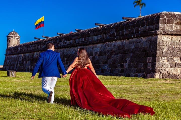Flying Dress Photo Session in Cartagena's Old City photo 2