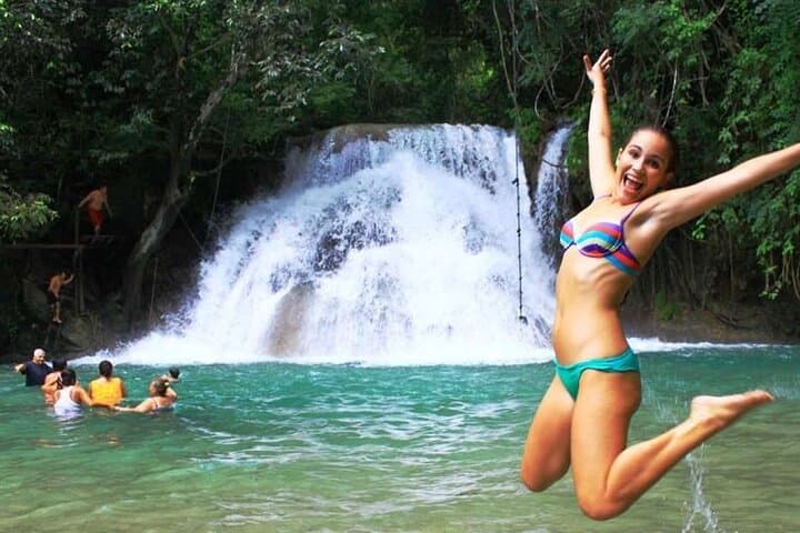 Llano Grande Waterfalls & Organic Coffee Farm Day Tour from Huatulco