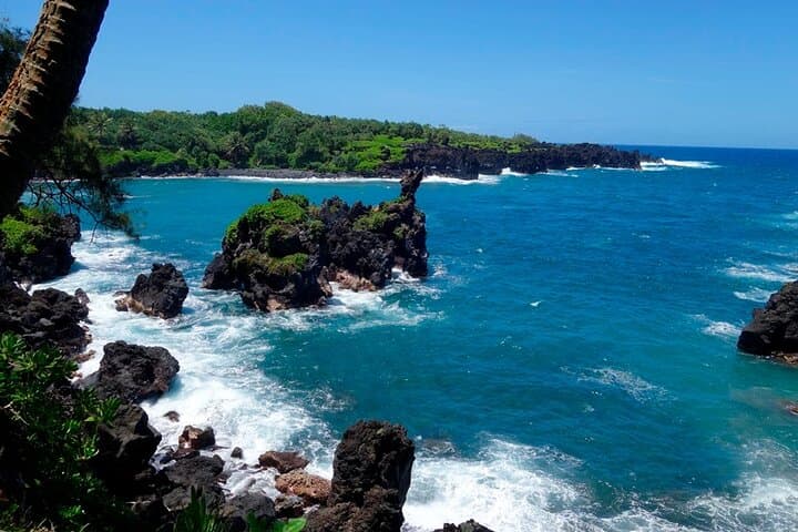 Road to Hana: Rainforest Waterfalls, Black Sand Beach & Picnic Lunch — A Day Along Maui’s Most Scenic Highway photo 2