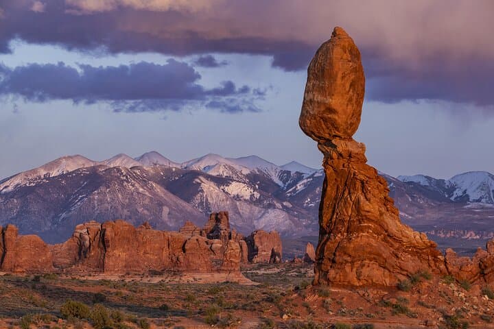 Capture the Magic: Sunset and Night Photography Tour in Arches National Park photo 6