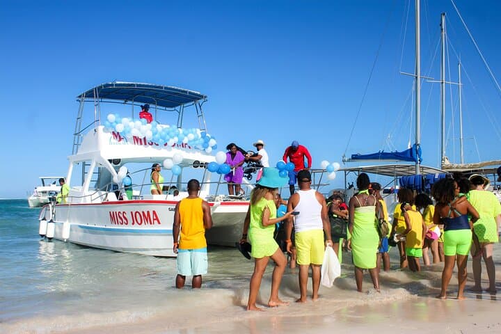 Punta Cana Catamaran Adventure: Snorkeling & Seaside Party