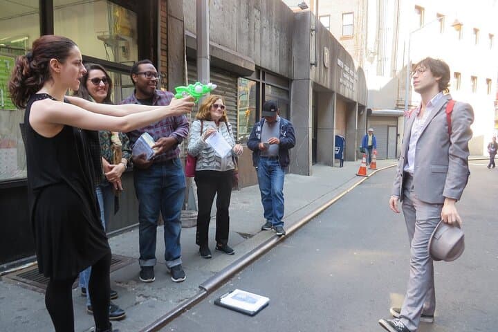 Tour Noir: Film-Noir Walking Theater in Lower Manhattan photo 2