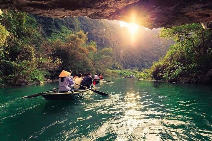 Ninh Binh 2-Day Adventure: Mua Cave, Tam Coc & Bich Dong