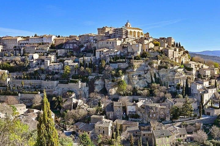 Luberon Hilltop Villages Day Tour: Gordes, Bonnieux, Roussillon & Sénanque photo 1