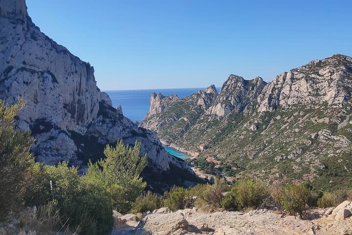 Cassis in 4 Hours: Cliffs, Calanques & Coastal Strolls
