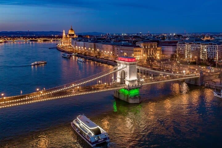 Budapest Valentine’s Dinner Cruise with Live Piano Show photo 3
