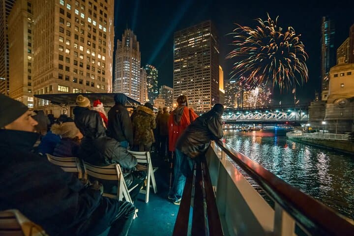 Chicago River Fireworks Cruise: Wendella’s 45-Minute Navy Pier Viewing