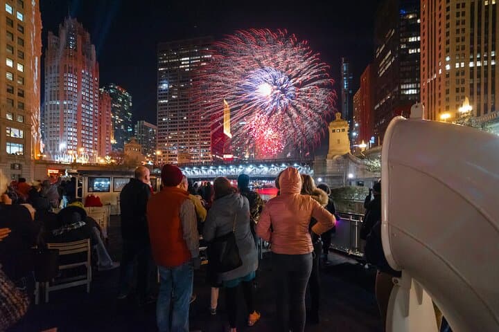 Chicago River Fireworks Cruise: Wendella’s 45-Minute Navy Pier Viewing photo 2
