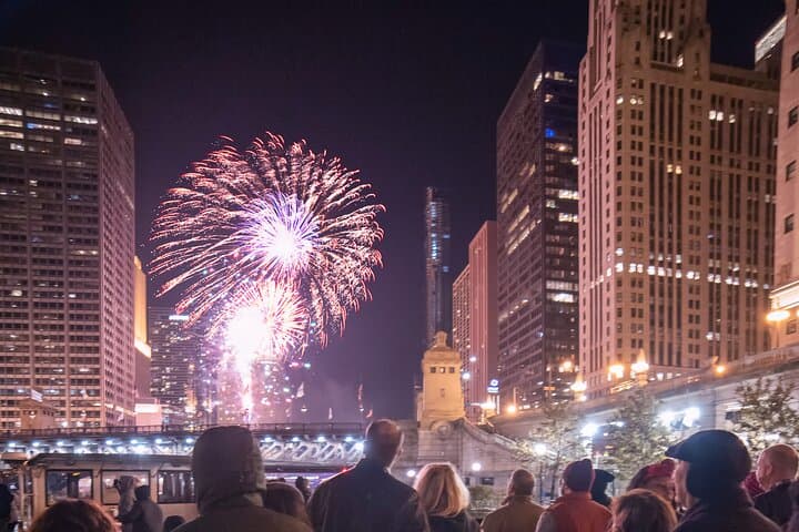 Chicago River Fireworks Cruise: Wendella’s 45-Minute Navy Pier Viewing photo 3