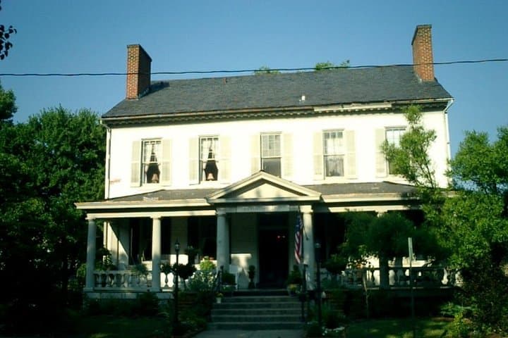 Walk the Haunted Streets: Ghosts of Fredericksburg Self-Guided Audio Walking Tour photo 4