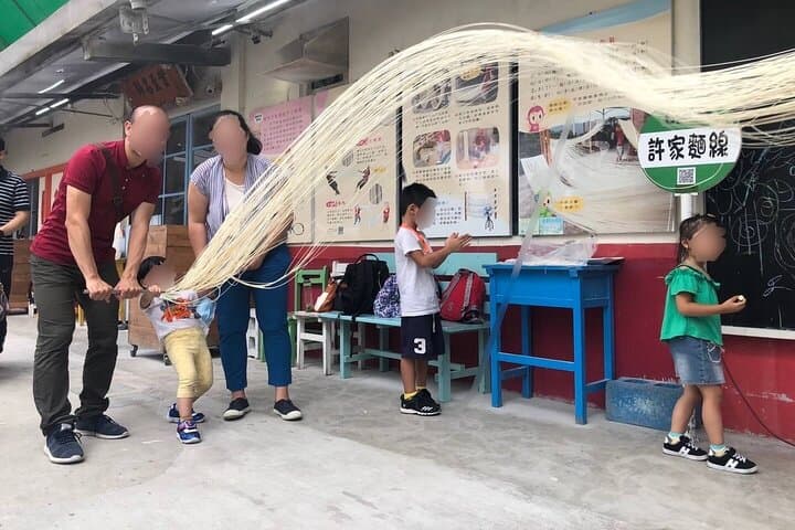 Shiding Day Tour: Tamsui‑Kavalan Trails, Tea Plantations & Noodle‑Making photo 6