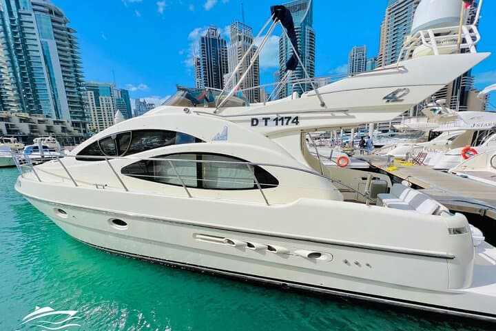 Private Yacht Cruise Dubai Marina: 3-Hour Luxury Charter photo 2