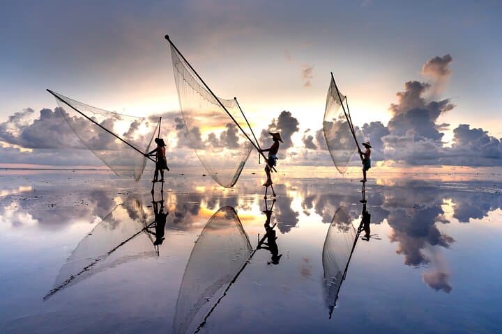 Best of Thailand and Vietnam: 6-Day Cultural and Coastal Adventure