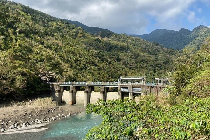 Wulai & Neidong Day Tour — Waterfalls, Indigenous Flavors and Bitan Evenings photo 3