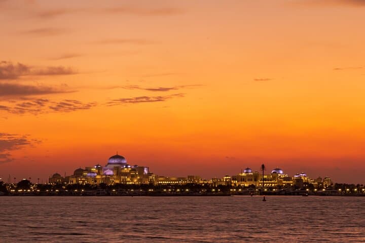 Abu Dhabi Sunset Corniche Cruise: 2-Hour Evening Boat Tour