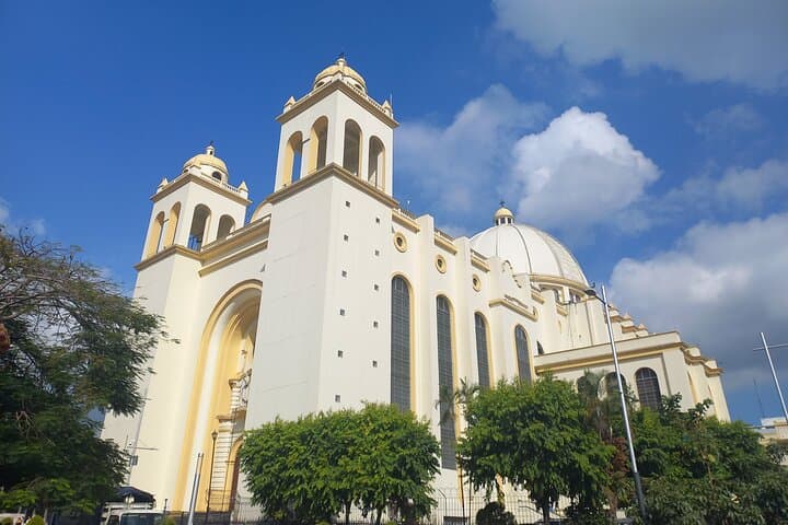 San Salvador Half-Day City Tour: Historic Center, National Palace & Pupusas photo 2