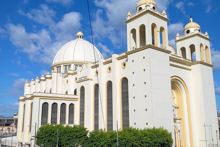 San Salvador Half-Day City Tour: Historic Center, National Palace & Pupusas