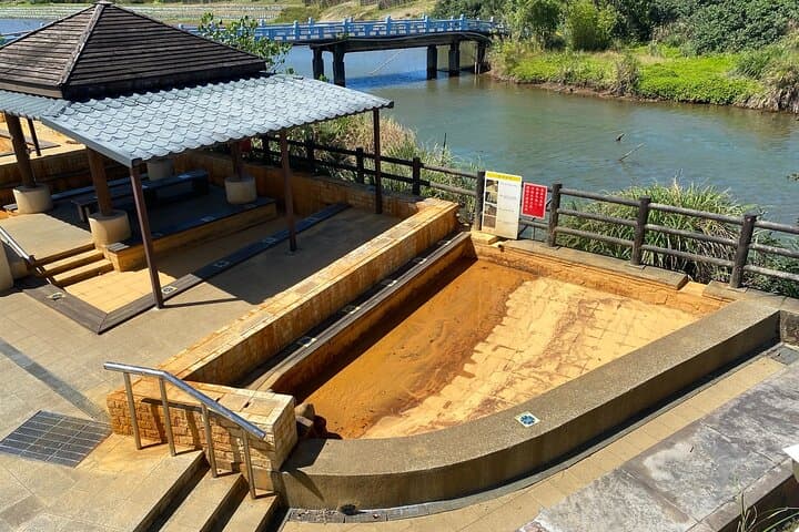 Laomei Green Reef Day Tour from Taipei: Shimen Arch, Golden Hot Springs & Jinshan Eats photo 6