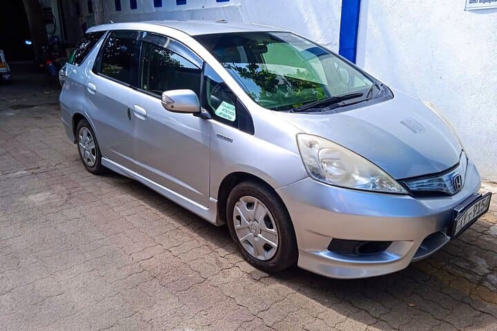 Sri Lanka Car Rental with Driver: Daily Private Cars, Vans & Minibuses for Flexible Touring photo 3