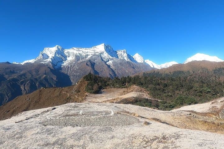 Everest Helicopter Tour: Half-Day Multiple Landings to Kala Patthar & Hotel Everest View photo 2