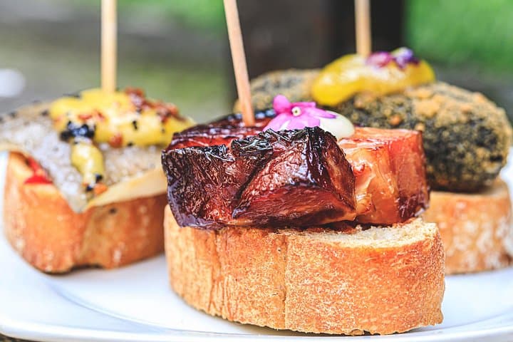 Bilbao Pintxos Tour — All-Inclusive 3-Hour Pintxos and Wine Walk photo 4
