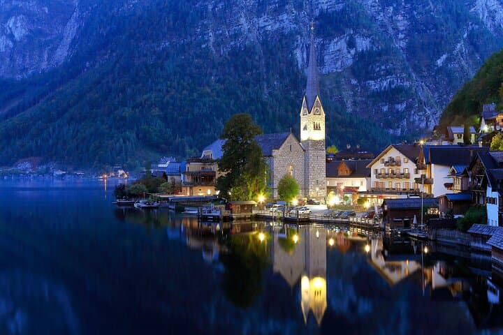Hallstatt Christmas Walking Tour: Mulled Wine, Krapfen & Lakeside Churches photo 3