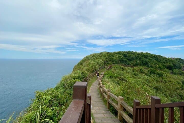 Fulong Sand Sculptures & Northeast Coast Day Tour — Beaches, Bitou Cape Hike, and Keelung Night Market photo 4