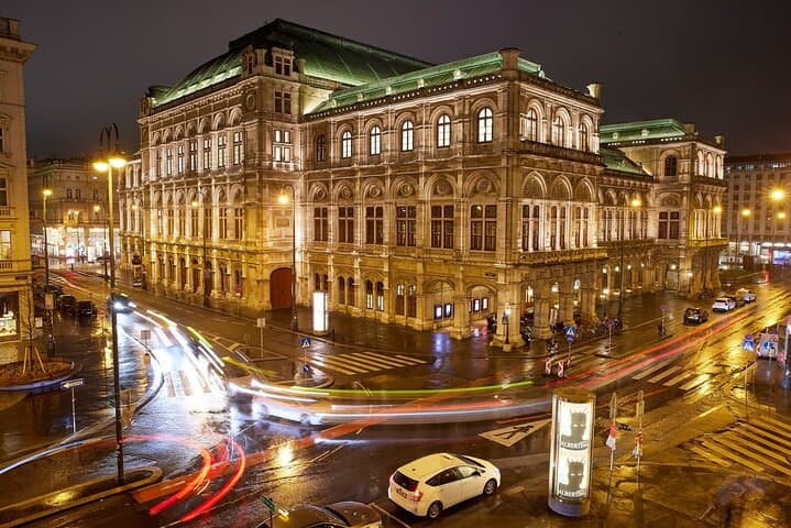 Vienna After Dark: Private Night Photo Tour of the Old Town