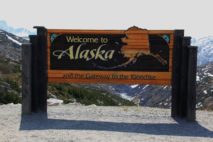 Explore Skagway and White Pass Summit: An Iconic Alaskan Minivan Tour photo 4