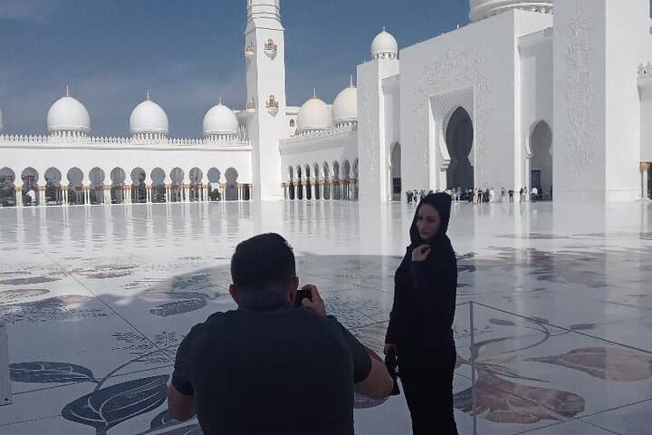 Essential 8-Hour Private Abu Dhabi City Tour: Sheikh Zayed, Corniche & Qasr Al Watan