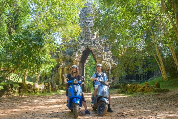 Angkor Sunrise Vespa Tour: Watch Angkor Wat Wake from a Vespa photo 2