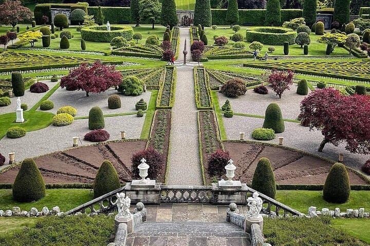 Private Perthshire & Drummond Castle Day Tour: Drummond Gardens, Doune Castle, Kelpies & Falkirk Wheel